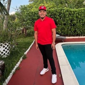 Meet your Posher, Moises